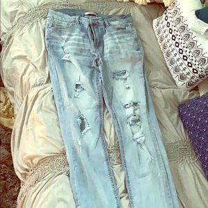Distressed light washed skinny jeans